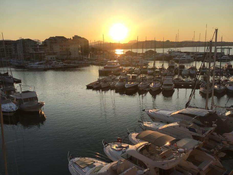 Port Frejus Cap Hermes Vue Mer Et Port Pieds Dans L'Eau Piscine Pkg المظهر الخارجي الصورة